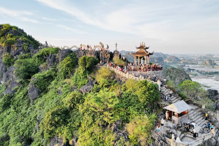 Ninh Binh Hoa Lu - Tam Coc - Full Day Tour With Limousine Bus ( 17 Seats)