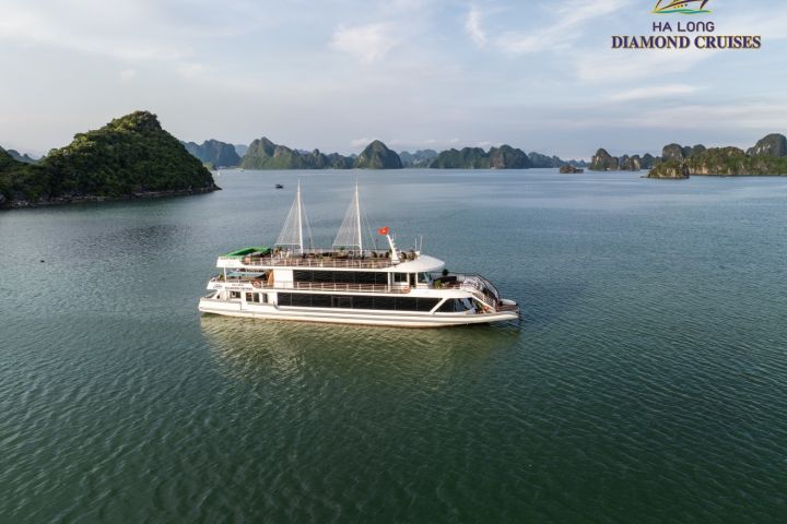 Ha Long Diamond Cruise 1 Day