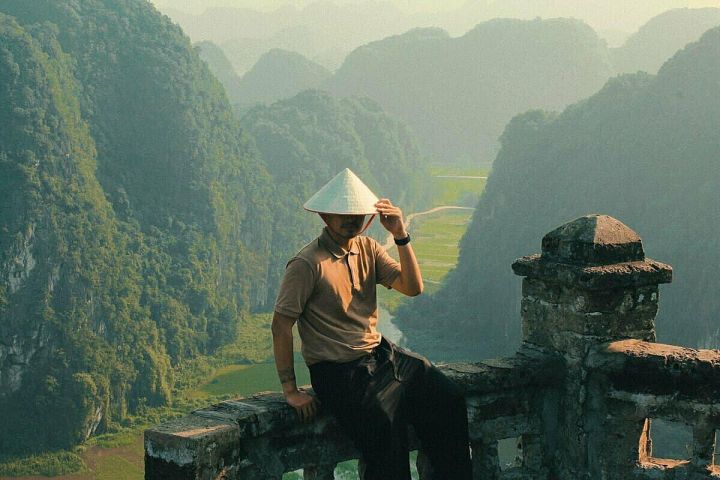 Hoa Lu - Trang An - Mua Caves- Full Day With Limousine Bus (17 Seats)